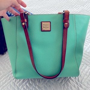 EUC Dooney & Bourke Janie tote